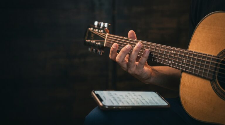 Os 7 acordes básicos do violão (e as músicas que eles abrem)